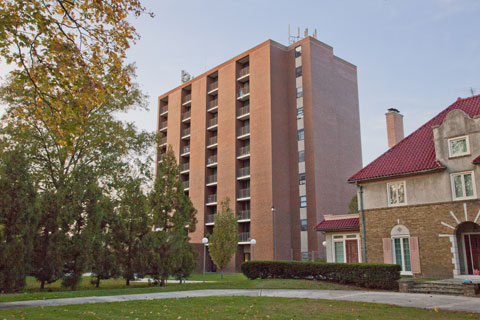 Kidston Towers Front of Building Photo